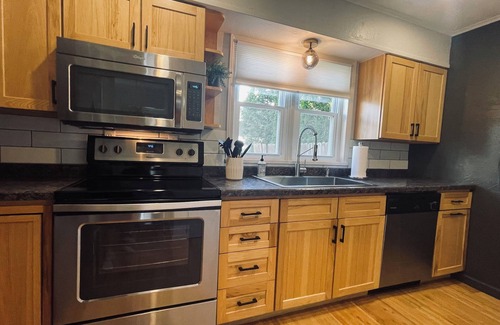Clayton Casa | Stylish and Comfortable Downtown Historical Home Two Blocks From the River