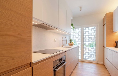 Paranhos Apartamento | Stylish and Spacious Apartment by HostWise