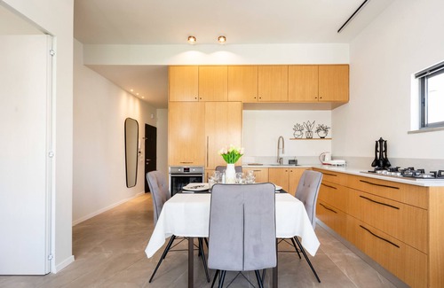Tel Aviv Apartamento | Stylish Apartment with Cozy Vibes by Sea N Rent