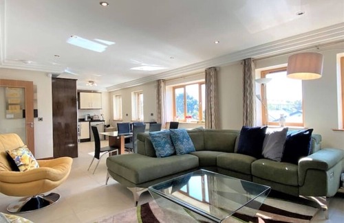 Galway Apartamento | Stylish apartment with Jacuzzi Bath, 2 minutes from the ocean