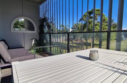 Lyneham Apartamento | Stylish Apartment with Rooftop Pool, Minutes from City and ANU