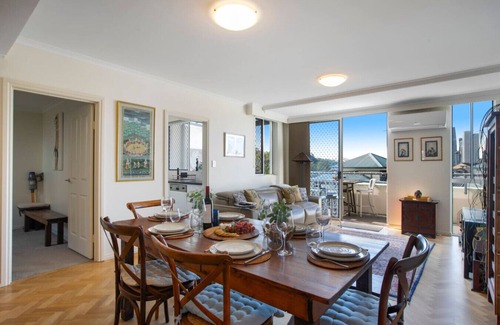 Balmain Apartamento | Stylish Balmain Townhouse with Pool & City Views