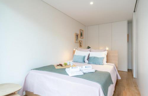 Aldoar Apartamento | Stylish & Bright Flat with Balcony by HostWise