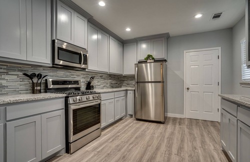 Oak Cliff Casa | Stylish Bungalow near Bishop Art by RelaxSTR