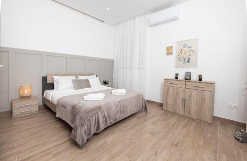 Mellieha Apartamento | Stylish Central Home with Private Yard - Sleep 6 by QuickTrips