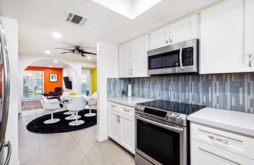 Araby Condominio | Stylish Condo Steps from Pool & Tennis in Palm Springs