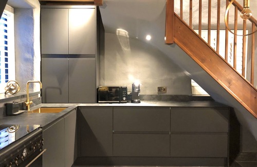 St Davids Cabaña | Stylish cosy cottage at the heart of the city