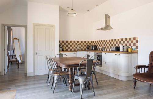 Croydon Cabaña | Stylish cottages, countryside location, scandi hot tub, 20 mins to Cambridge