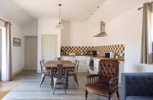 Croydon Cabaña | Stylish cottages, countryside location, scandi hot tub, 20 mins to Cambridge