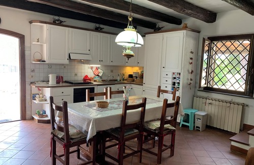 Gavorrano Casa | Elegante casa de campo con una vista panorámica de los terrenos heridos y bellamente diseñados