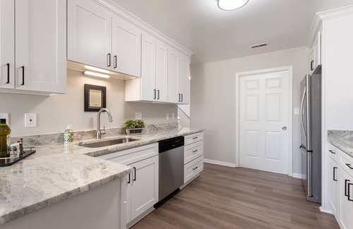 Williamsburg Casa | Stylish & Cozy 3 Bedroom – Convenient Location – Sleeps 7! Longer Stays Welcome!