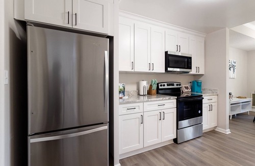 Williamsburg Casa | Stylish & Cozy 3 Bedroom – Convenient Location – Sleeps 7! Longer Stays Welcome!
