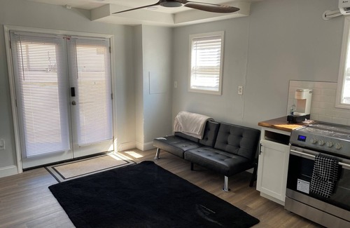 Gresham Park Casa | Stylish Cozy Guesthouse Hot Tub Private Entry