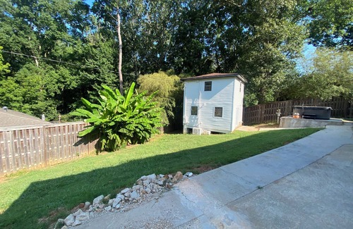 Gresham Park Casa | Stylish Cozy Guesthouse Hot Tub Private Entry