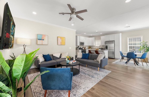 Jefferson Park Casa | Stylish & Cozy New Bungalow - 10min to Midtown!
