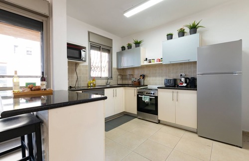 Bat Yam Apartamento | Stylish & Cozy Seaview Vacation APT