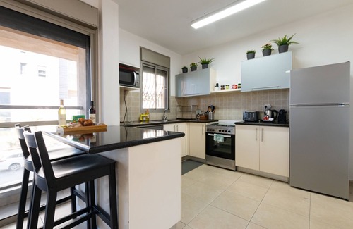 Bat Yam Apartamento | Stylish & Cozy Seaview Vacation APT