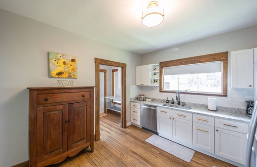Somerset Casa | Stylish craftsman, perfect for groups, steps away from Downtown!