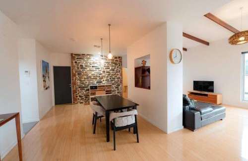 Hayborough Casa | Stylish Dairy Cottage by the Sea- Romantic Luxury