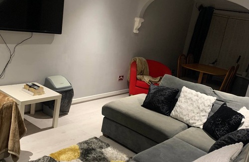 Haughton-le-Skerne Casa | Stylish Darlington Townhouse w private garden, 3 Beds & Near Town Centre