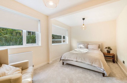 Tealby Casa | Stylish designed home w/stunning views in a picturesque village, pet friendly