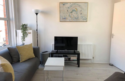 Queens Quarter Apartamento | Elegante dúplex apto cerca del centro y Queens Uni (Wellesley Avenue)