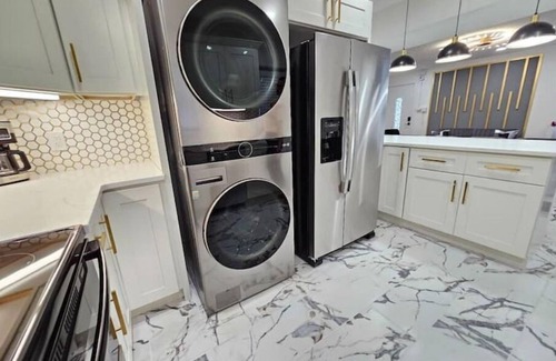 Lawsona - Fern Creek Casa | Stylish Duplex walkTO Lake Eola Orlando. Sleeps 8