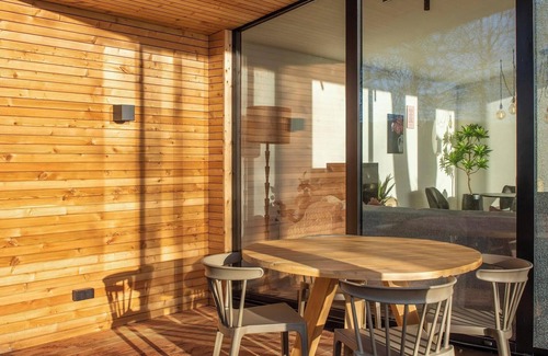 Maasbree Casa | Stylish forest cottage with private sauna and hot tub, surrounded by greenery. Ideal for couples or families seeking peace and wellness.