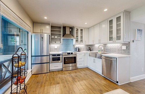 Lakeway Condominio | Stylish Hideaway w/ Chic Kitchen & Private Patio - Located at World of Tennis