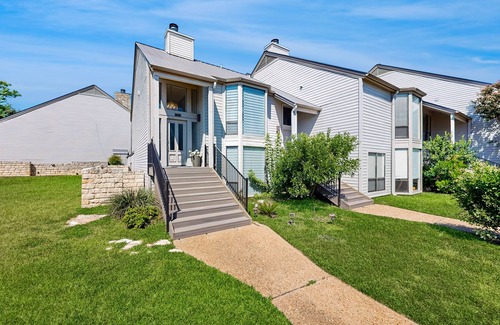 Lakeway Condominio | Stylish Hideaway w/ Chic Kitchen & Private Patio - Located at World of Tennis