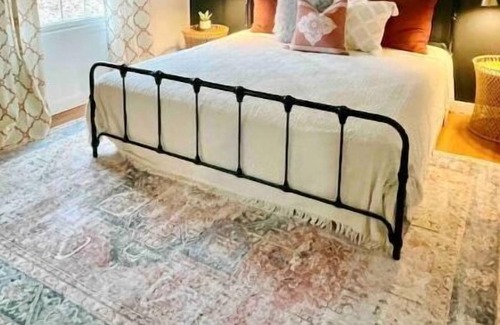 Ironton Casa | Stylish home 6 miles from Elephant Rock State Park