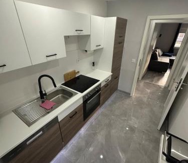 Buschhutten Apartamento | Stylish Home Theater Apartment