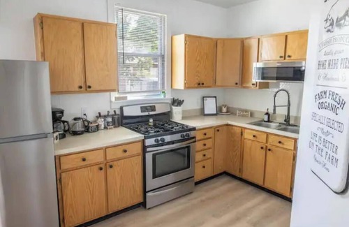 Champaign Casa | Stylish House, Close to downtown