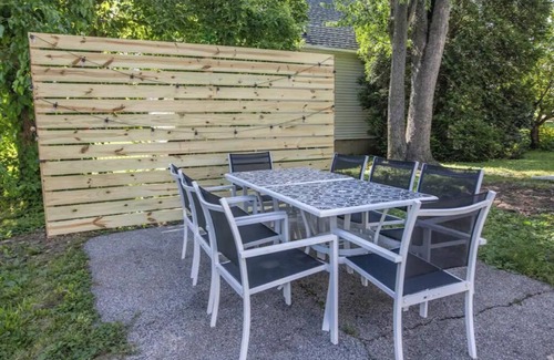 Champaign Casa | Stylish House, Close to downtown