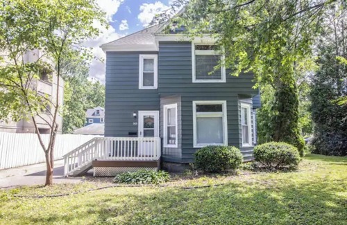Champaign Casa | Stylish House, Close to downtown