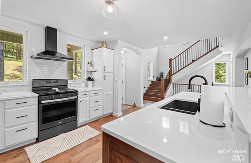 Garfield Casa | Stylish Lakefront Home on Beaver Lake in Beautiful Northwest Arkansas!