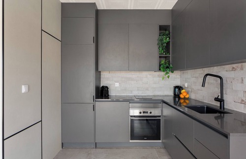 Seixal Apartamento | Stylish Lisbon Flat with Balcony Views