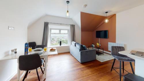 Newport Apartamento | Stylish Loft Apartment with View