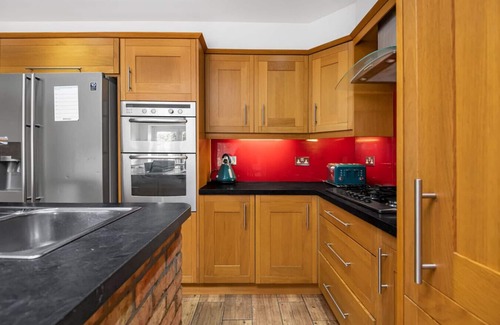 Kenton East Apartamento | Stylish London home with private garden