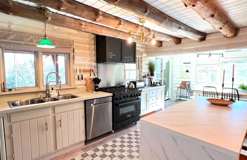 Ashland Cabina | Stylish, Luxury Mountain House 10 Mins to Windham