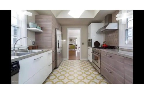 Lee Casa | Stylish Mid-century Modern Berkshires Cape