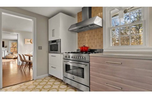 Lee Casa | Stylish Mid-century Modern Berkshires Cape