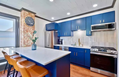 Burlington Apartamento | Stylish & Modern 2BR - Luxurious + Historic Charm, Close to Downtown & Bakery