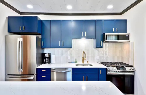 Burlington Apartamento | Stylish & Modern 2BR - Luxurious + Historic Charm, Close to Downtown & Bakery