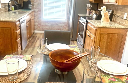 Ozark Casa | Stylish, Modern 3-bedroom home in Ozark. Near Finley Farms, park, library