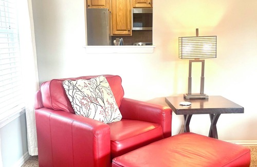 Ozark Casa | Stylish, Modern 3-bedroom home in Ozark. Near Finley Farms, park, library