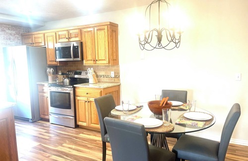 Ozark Casa | Stylish, Modern 3-bedroom home in Ozark. Near Finley Farms, park, library