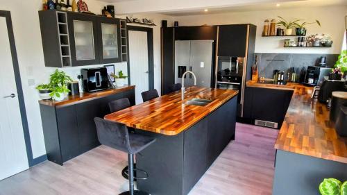 Cyncoed Casa | Stylish, Modern Cardiff Home, Perfect for Groups and Families