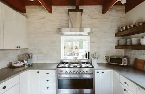 Hood River Casa | Stylish & Modern Hood River Retreat Near Downtown!