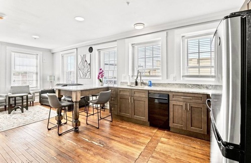 Conway Apartamento | Stylish & Modern Private Retreat by Main Street!